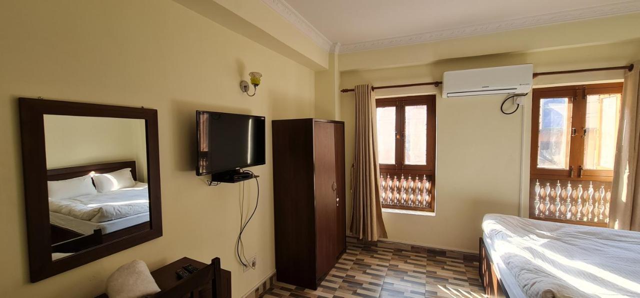Pashupati View Hotel Kathmandu Exterior foto